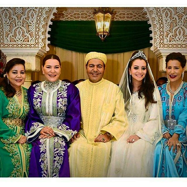 Кралот на Мароко, Мухамед Шести, со женските членови на семејството