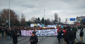 Студентите се движат кон Собрание: „Кој ќе не замолчи сега – eве нè, тука сме!“