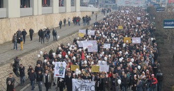 Новинарите порачаа пред Влада: Не ви се плашиме, слобода за Кежо!