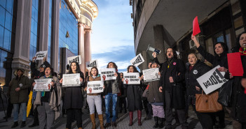Продолжува протестот пред Уставниот суд