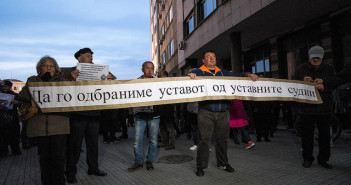 Хелсиншки: Спорно е исклучувањето на јавноста од утрешната седница на Уставниот суд