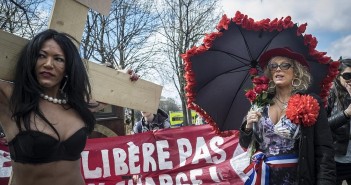 Франција воведува казна за луѓето кои ќе бидат фатени како плаќаат за секс