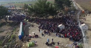 Нереди и солзавец за бегалците на грчката граница