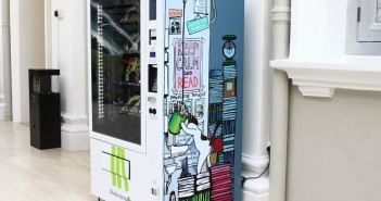 Во Сингапур поставени автомати за книги