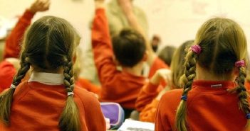 Девојчињата веруваат дека генијалноста е машка карактеристика, покажува истражување за родови стереотипи