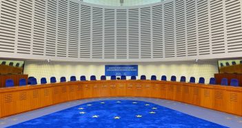 Швајцарските муслимански девојчиња мораат да пливаат заедно со машките, пресуди Европскиот суд