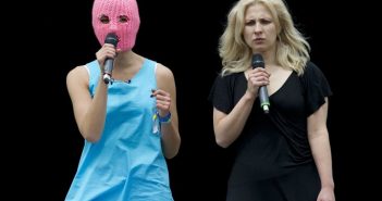 Две членки на „Пуси Рајот“ приведени во Сибир