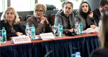Дебата: Затворањето на балканската рута го зголеми криумчарењето луѓе