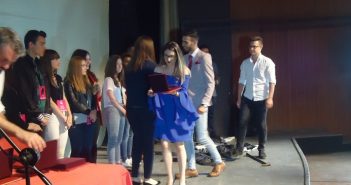 Гран-при за претставата „Меѓу нас е тивко“ на Драмскиот аматерски фестивал во Кочани