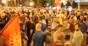 Петти протест пред Собрание, Филип Петровски ги повика граѓаните да ја блокираат утрешната седница