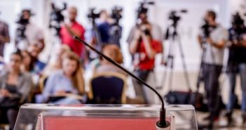 Новинарите и медиумските работници со плата далеку под просечната