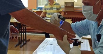 Аријан Ибрам е градоначалник на Центар-Жупа, а Медат Куртовски на Маврово и Ростуша