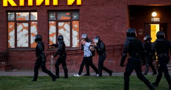 „Белоруските медиуми се соочуваат со системски притисок од власта“ – Андреј Бастунец за Радио МОФ
