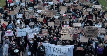 Нема шанси да ја промениме одлуката за абортусот, вели потпретседателот на полската влада