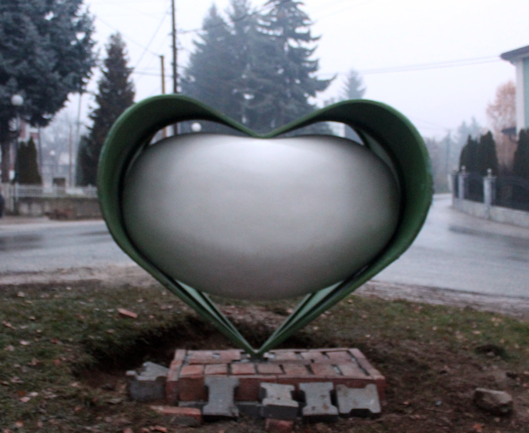 Фото] Споменик на гравот во село Теарце
