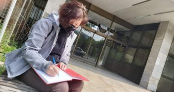 Ученици повикани на бојкот на настава, родители собираат потписи против Законот за дигитални учебници