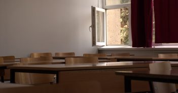 Родители од Железара не ги пуштаат децата на настава додека не се обезбедат услови за продолжен престој