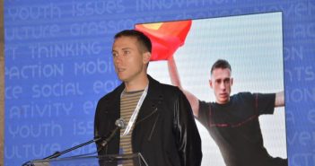 „Најголем срам за мене беше кога другите земји ја потсетуваa мојата да си го почитува Уставот“ – Марко Михаиловиќ, белградски „Европрајд“