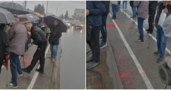 Вработените од велешката фабрика „Колска“ протестираат пред Влада
