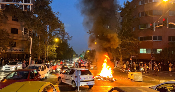 Во Иран изречена првата смртна казна поради учество на протестите по смртта на Машха Амини
