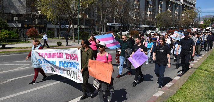 [Галерија] „Ве сакаме такви какви што сте“ – во Скопје одбележан Меѓународниот ден за видливост на трансродовите лица