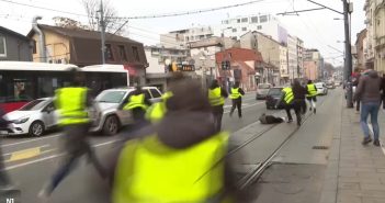 Повредена е студентка по удар од автомобил на протестите во Белград, возачот се терети за тешко убиство во обид