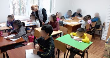Треба да се најде некое чаре, за да продолжиме со важната мисија, вели Оливер Бачановиќ од Дневниот центар за деца на улица од Шуто Оризари кој е пред затворање