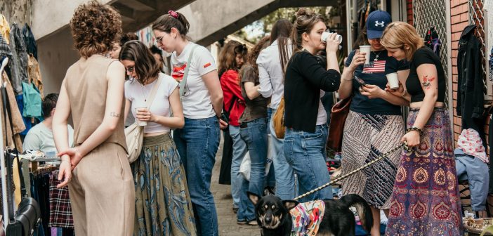[Фото] Стари предмети, облека и дружба на „Маалски бувљак 3“