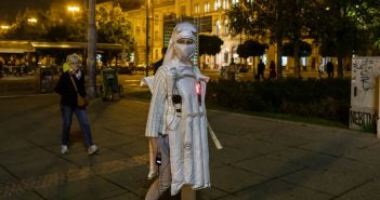 Перформансот „Одбрана и заштита“ од Маја Зеќо вечерва со скопска премиера