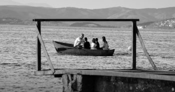 Изложба на фотографии „Помеѓу моментот пред и моментот потоа“ од Евангелија Иваноска