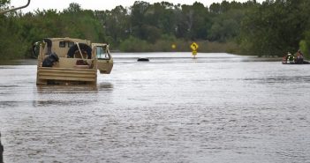 Бројот на жртви од поплавите во Тексас се искачи на 120