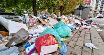 „Комунална хигиена“ тврди дека вчера подигнале 350 тони отпад, а од градоначалниците не добивале одговор каде тие го одлагаат ѓубрето