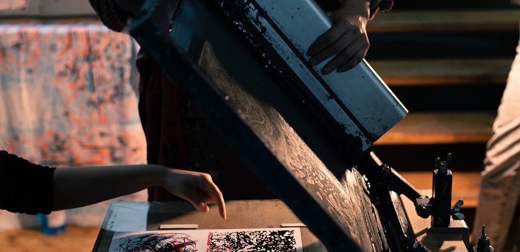 „Чергари, патници“ – патување низ симболи и културната меморија на „Партизанска штампа“