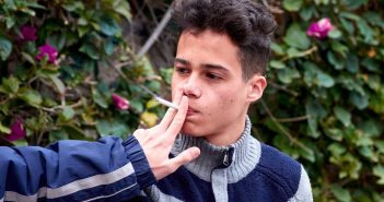 Прва цигара на 13 години – пушат над 40% од младите, покажуваат анализите