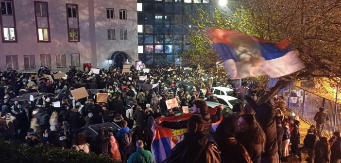 Српските студенти ќе пешачат од Белград до Нови Сад за годишнината од уривањето на настрешницата