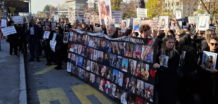 Скопје масовно се солидаризираше со семејствата на загинатите од Кочани: 63 сенки ќе ве следат – секој поглед бара правда