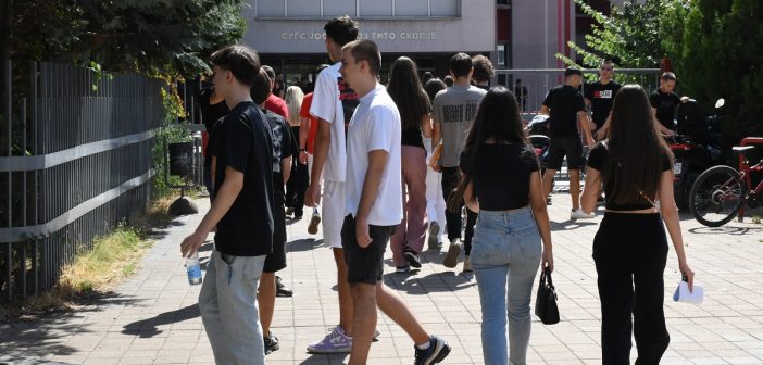 Погoлем пристап за ученици Роми и со попреченост, поспремни наставници и нов Закон за средно образование, препорачува ЕК