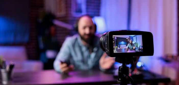 Инфлуенсерите, влогерите, креаторите на содржина и јутјуберите треба да се регистрираат во АВМУ