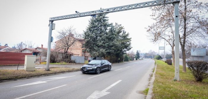 Министерот Тошковски откри дека граѓаните можат да бидат парично казнети иако поминат на зелено