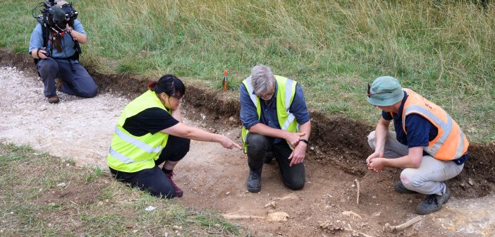 Откритие што ги вознемири археолозите: Млади мажи фрлани во гробна јама по егзекуција или битка