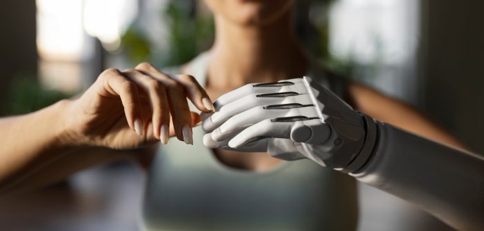 Протетските екстремитети се чувствуваат како нормален дел од телото со помош на ВИ